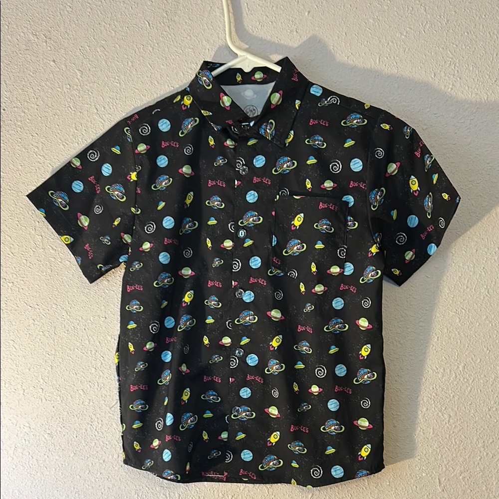 Boys Size YS Buc-ee’s Short Sleeve Button Up Black Space Theme